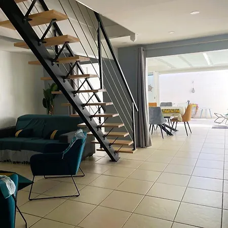 Moderne Avec Piscine Et Parking - Motte - Fr-1-790-42