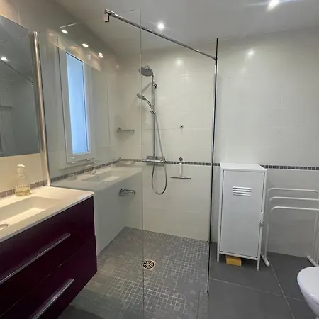 Moderne Avec Piscine Et Parking - Motte - Fr-1-790-42 *